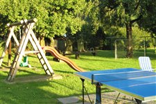 Il nostro giardino con piccolo parco giochi - Untermoarhof Vandoies